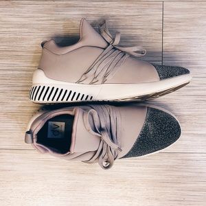 Fashion Sneakers. Buckle brand.